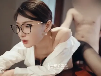 Vào phòng riêng được sếp nữ dam dang bú buồi cho