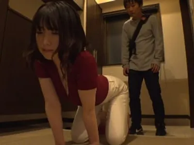 ông chồng lo làm việc, cô vợ ở nhà vụng trộm với cậu thanh niên phòng bên