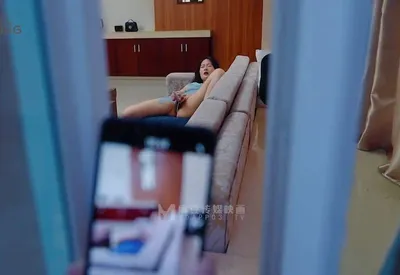 đột nhập trả bài em nhà bên đang thủ dâm