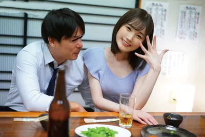 Vợ xin gã chồng đi họp lớp rồi mất liên lạc sau khi tình cũ đưa vào khách sạn