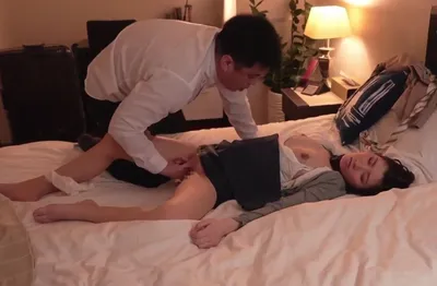 Biết em thư ký sắp kết hôn, sếp chuốc thuốc mê quan hệ cô nàng cả đêm trong chuyến công tác