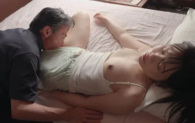 Bố già tích cực vét máng đứa bé ngoan lâu ngày về quê giờ đã trưởng thành