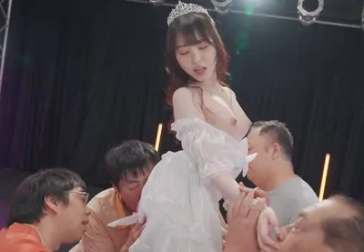 Nữ ca sĩ trẻ vừa giỏi hát còn vừa giỏi chịch với fan hâm mộ