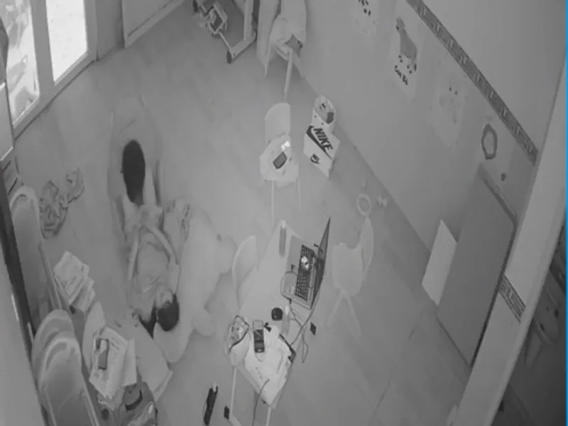 Lộ clip xxx cùng em gái tại phòng khách