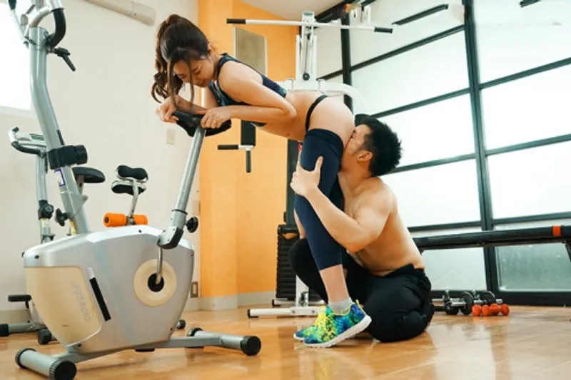 Xin anh xã đi tập gym, bà xã địt trộm với anh pt