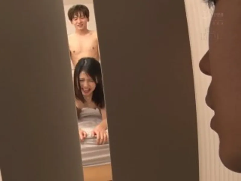 Thanh niên đang vụng trộm với chị hàng xóm thì anh ông xã về...