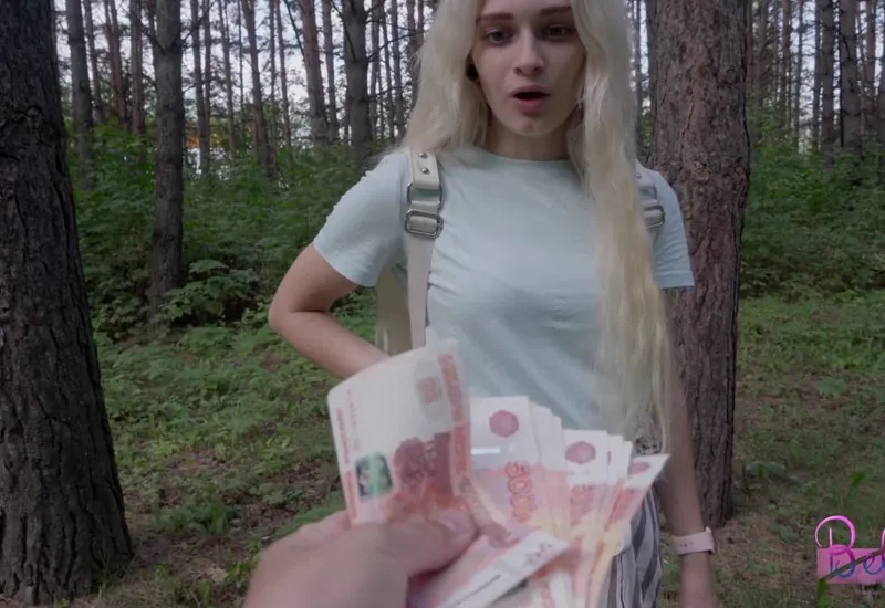 Dùng tiền gạ chịch người tình hám tiền ngay trong rừng vắng vẻ