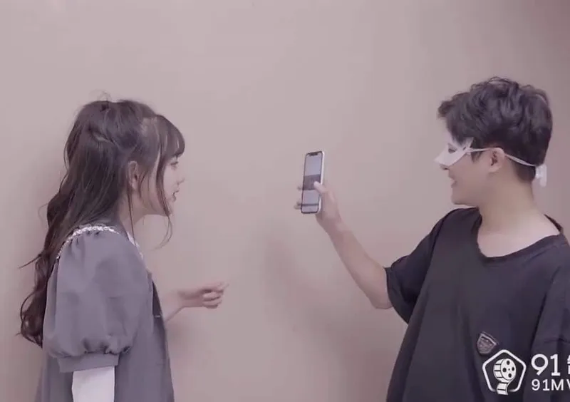 Tống tình bạn gái khi phát hiện clip thẩm du trên điện thoại