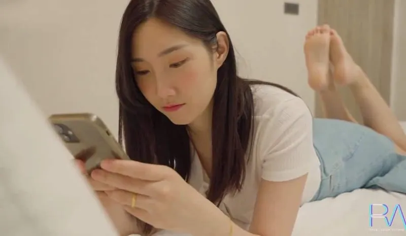 Xinh đẹp nhưng vẫn bị người chồng vụng trộm, bà xã buồn tình cho anh giao hàng xxx luôn