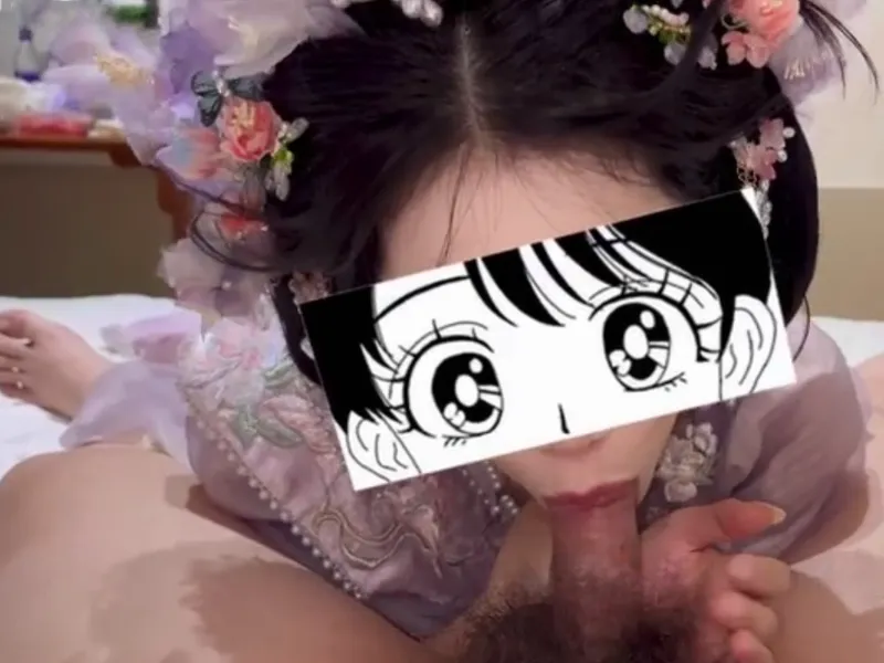 Gái xinh trong bộ đồ bé ngoan mút cậu bé cực đã